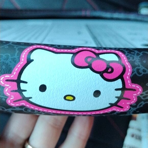 Hello Kitty Black Hot Pink Faux Leather Steering Wheel Cover NWT - Picture 4 of 10